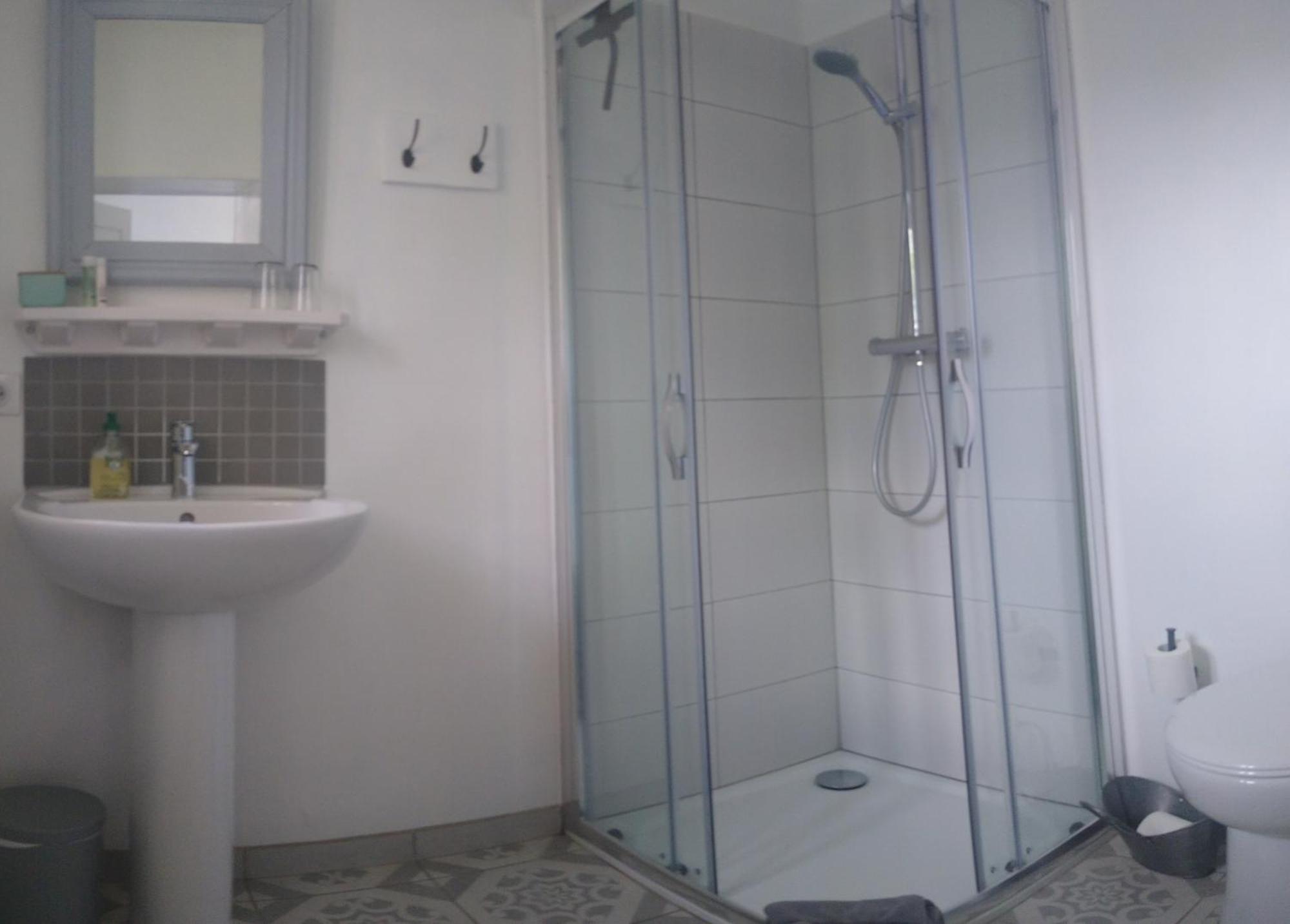 Bed and Breakfast Le Petit Moliere Servian Habitación foto